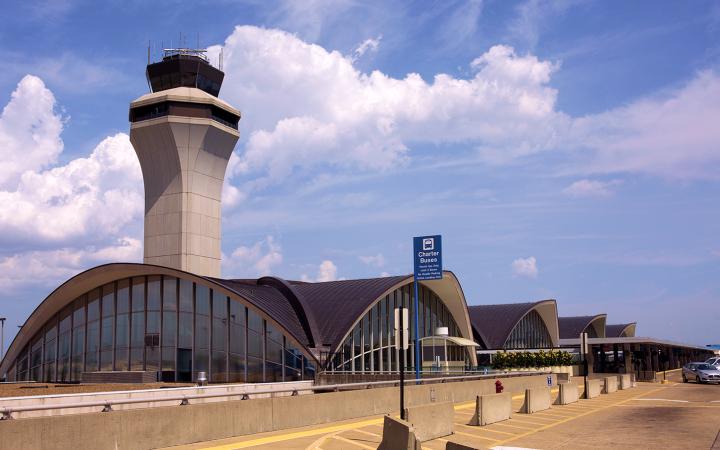 Book affordable flights to St. Louis City online