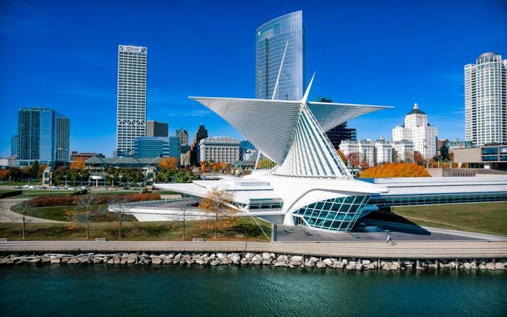 Book affordable flight tickets to Milwaukee (MKE)