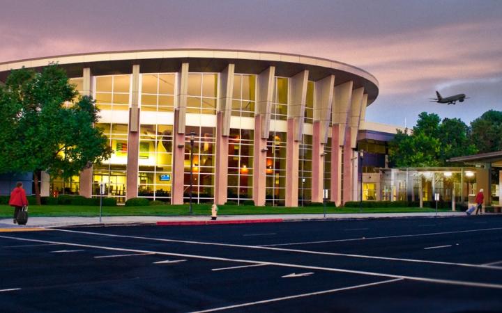 Cheap Flight Ticket to Bakersfield 